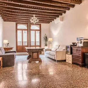 Palazzo Daponte By Lionhost Casa de hóspedes